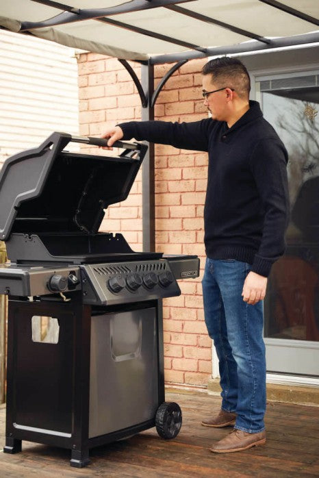 Freestyle 425 4 Burner Gas Grill with Side Range Burner